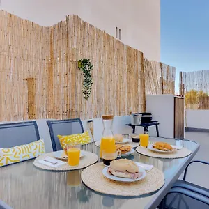 Faro: Casa Trevo Com Terraco Bbq Faro